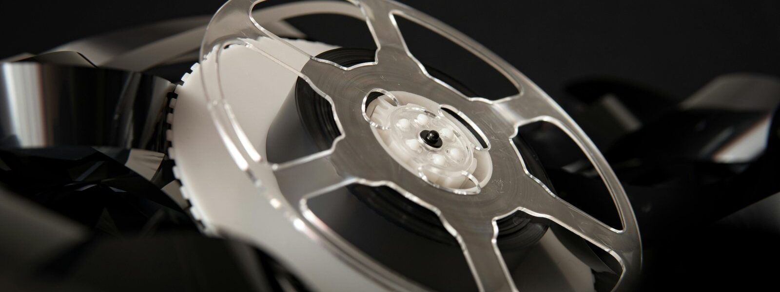 „Titanic” – jak James Cameron stworzył epicką opowieść o miłości i tragedii 1 plan filmowy